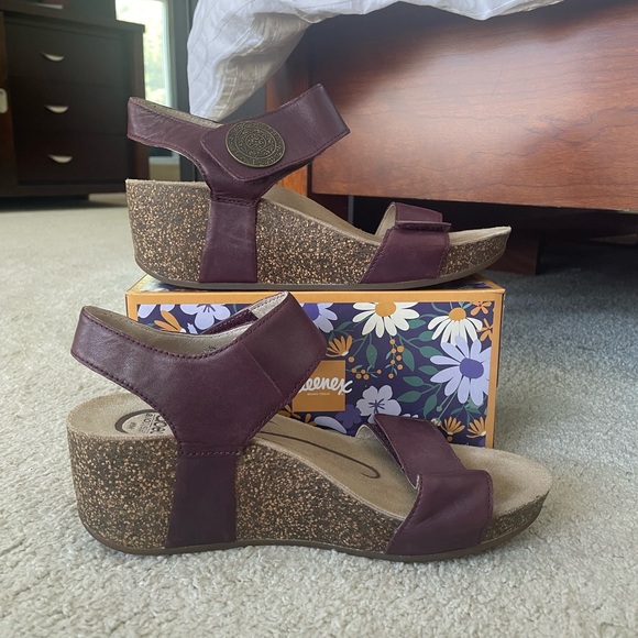 Abeo Una Purple Wedge Comfort Sandals 8 EUC - Picture 4 of 16